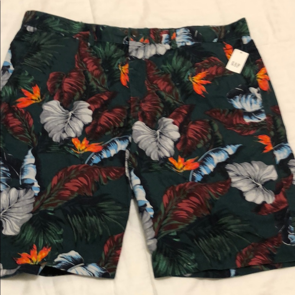 Hawaiian print Gap khakis shorts size 36